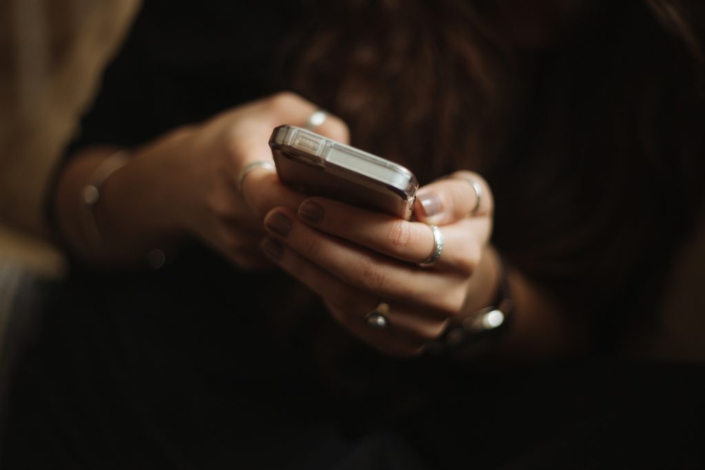 Phubbing: a interferência no contacto com os outros